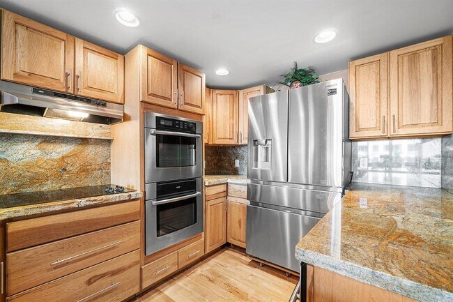 Building Photo - 800 SE 20th Ave