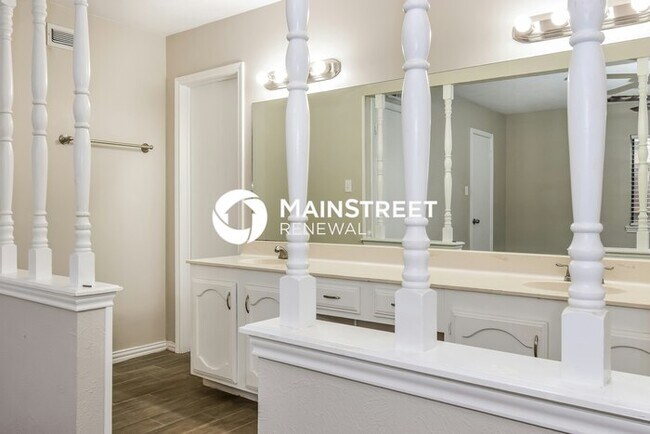 Building Photo - 3 Bedroom Pet-Friendly Home in PLANO, TX w...