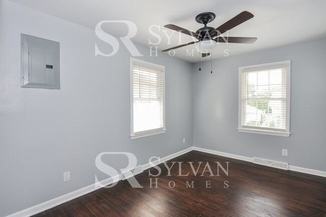 Building Photo - Enjoy living the good life in this 3 bedroom, 2.5 bathroom home