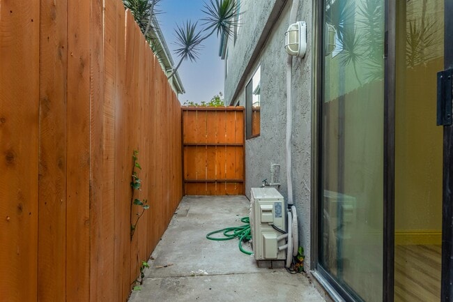 Building Photo - 1463 Essex St