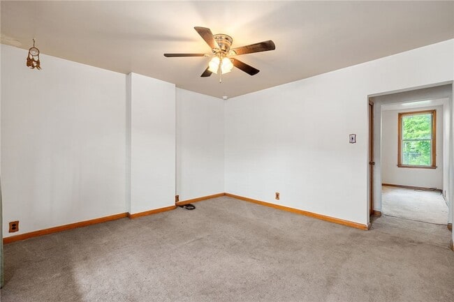 Building Photo - 1115 1/2 Church Avenue Unit