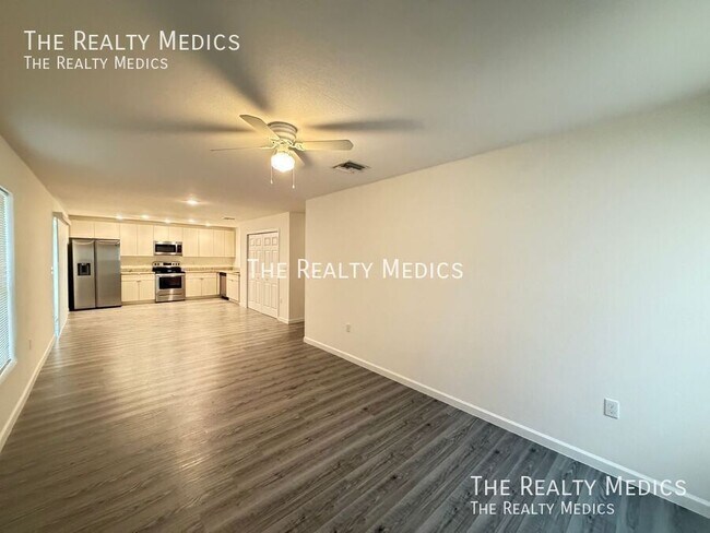 Building Photo - 15137 SW 61st Ct