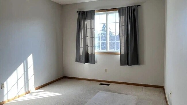 Building Photo - 15563 Garnet Way