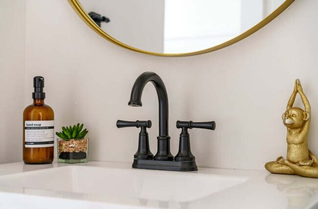 Building Photo - 575 1/2 City Park Avenue-SI ID1265608P