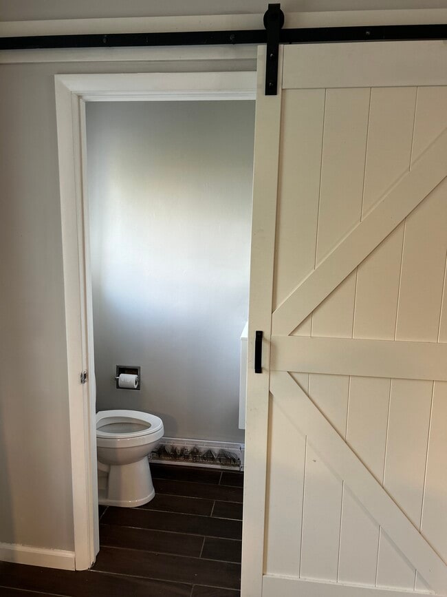 Building Photo - 2 School St