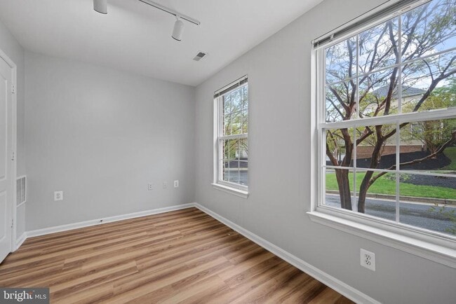 Building Photo - 556 Rhapsody Ct