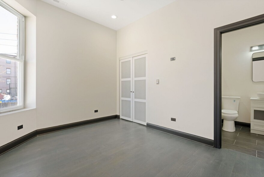 Building Photo - 3824 W Arthington St