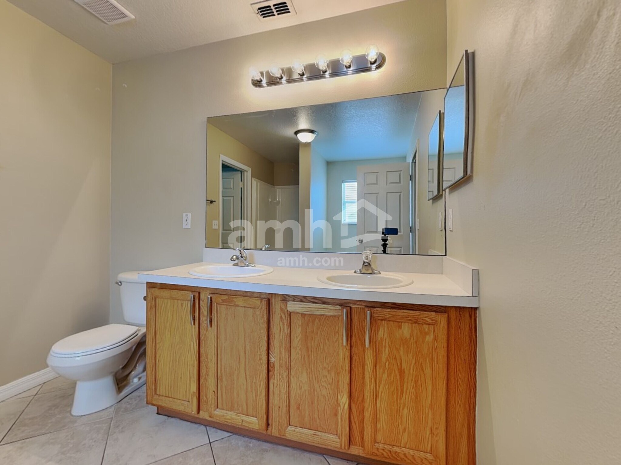 Building Photo - 1888 Vale Dr