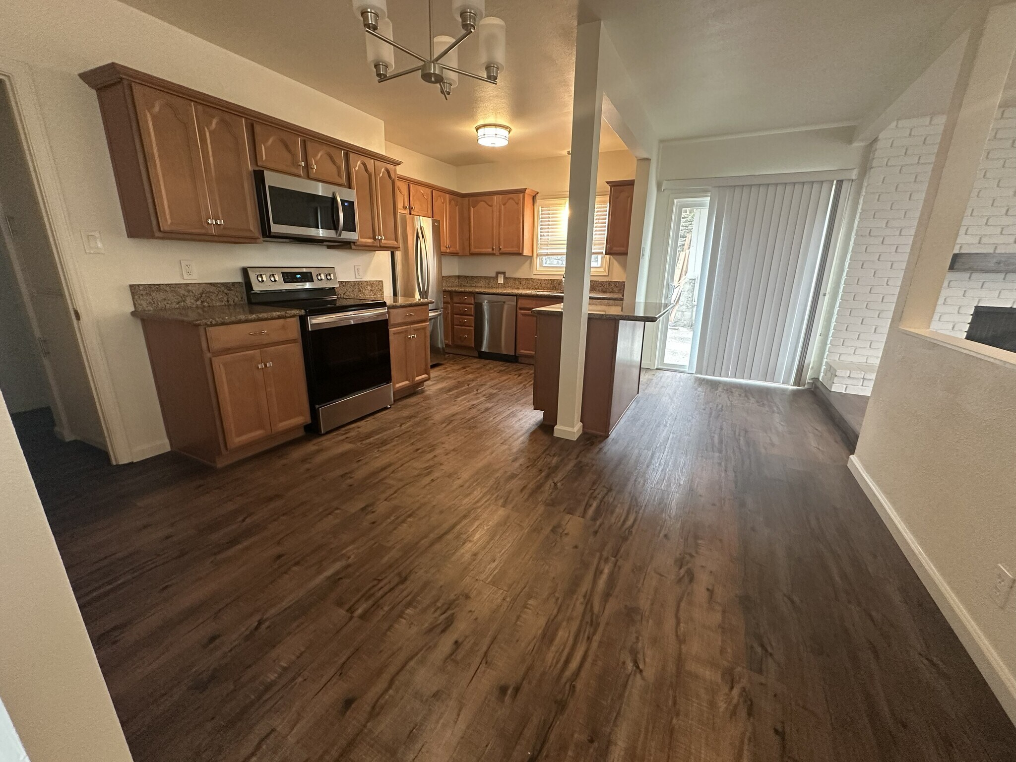 Kitchen dining - 507 Bay St