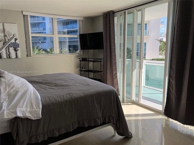 Building Photo - 3001 S Ocean Dr