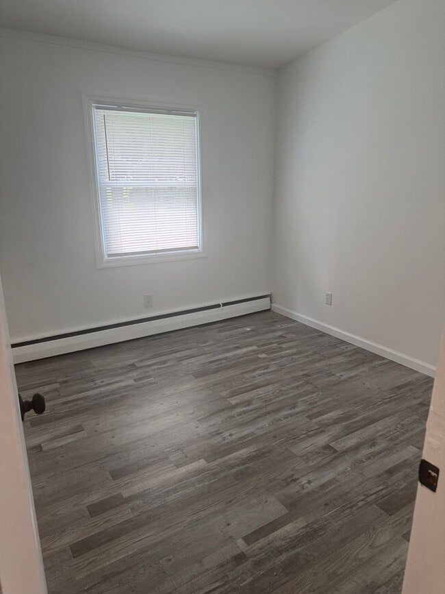 Building Photo - Recently Renovated 3 Bedroom in Atlantic C...