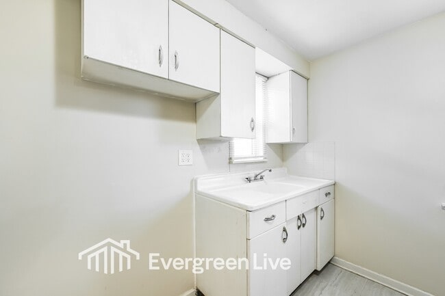 Building Photo - 919 Elizabeth St