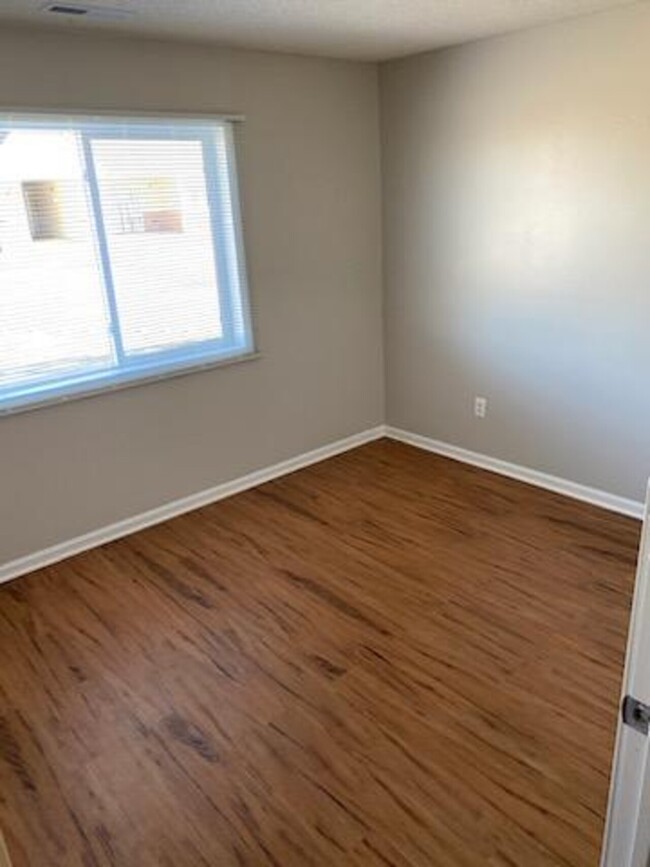 Building Photo - Schuyler_Pinnacle Apts
