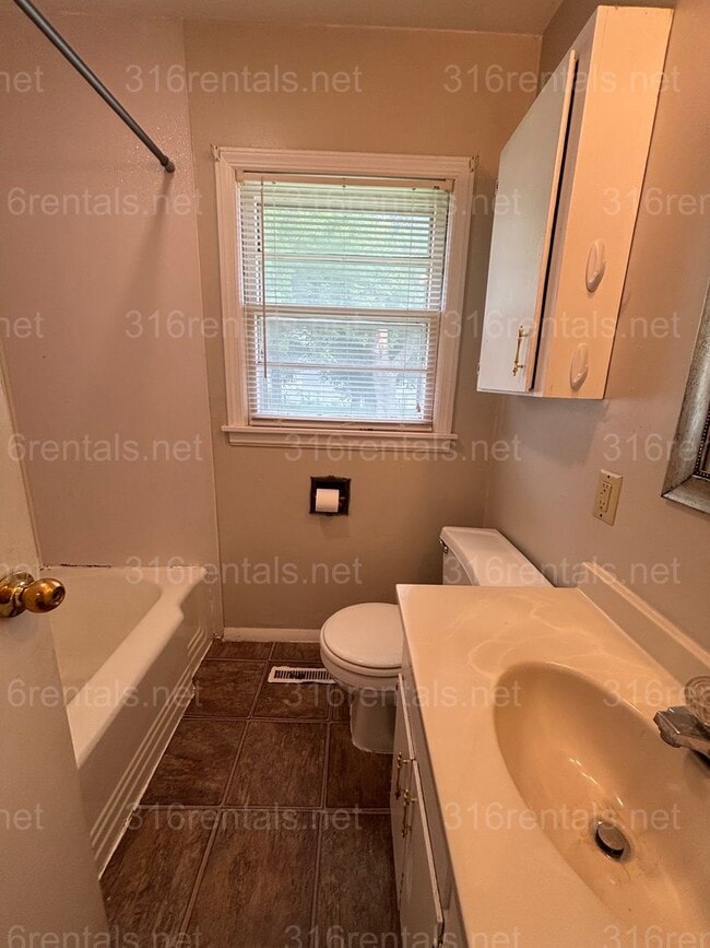Building Photo - Three bed one bath available now!