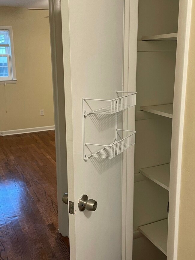 Building Photo - 406 Bryan St