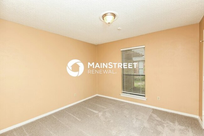 Building Photo - 4 Bedroom Pet-Friendly Home in Arlington, TX with Main Street Renewal