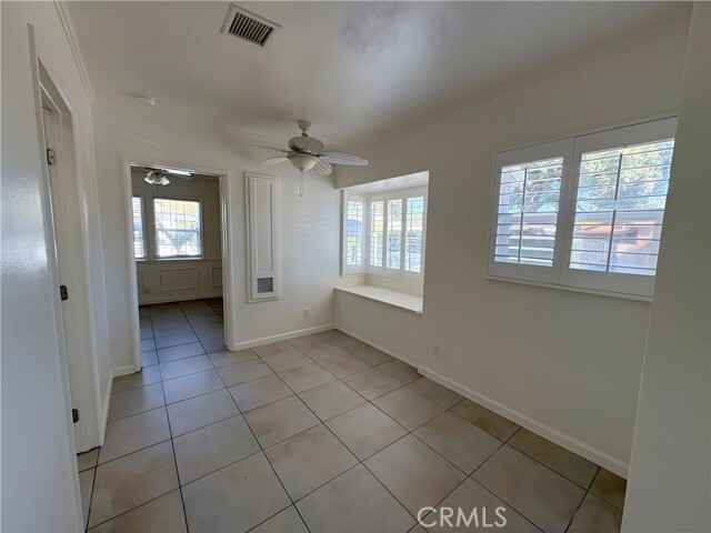 Building Photo - 587 E Arrow Hwy