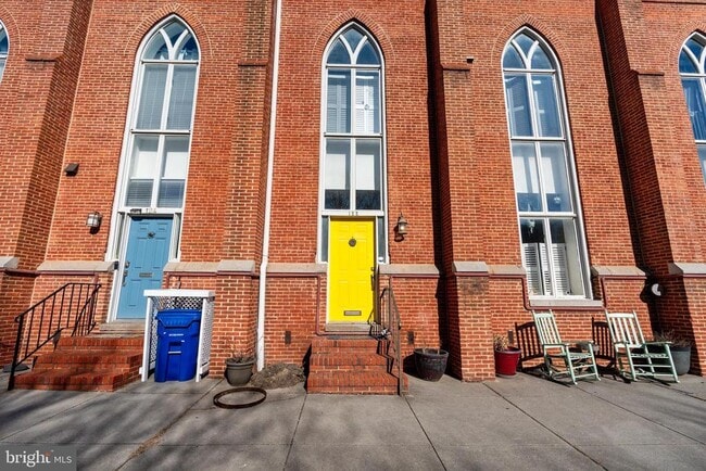 Building Photo - 122 W Henrietta St