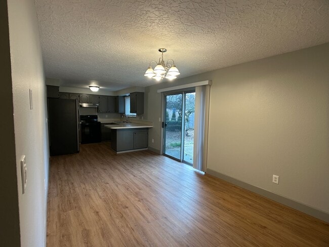 Building Photo - 5500 NE 41st Ave