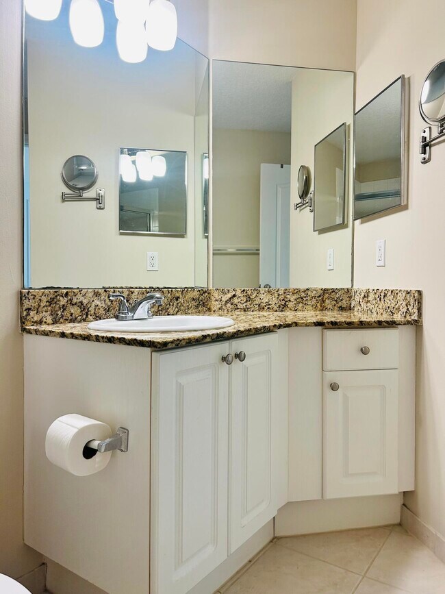 Building Photo - 11021 Legacy Dr
