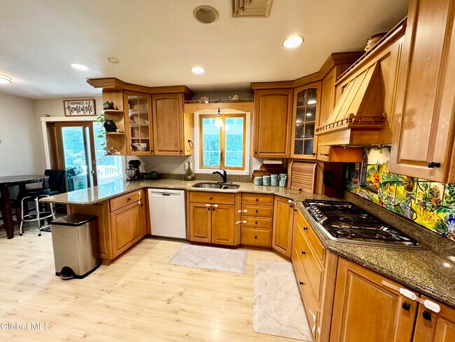 Building Photo - 11 Hearthside Dr