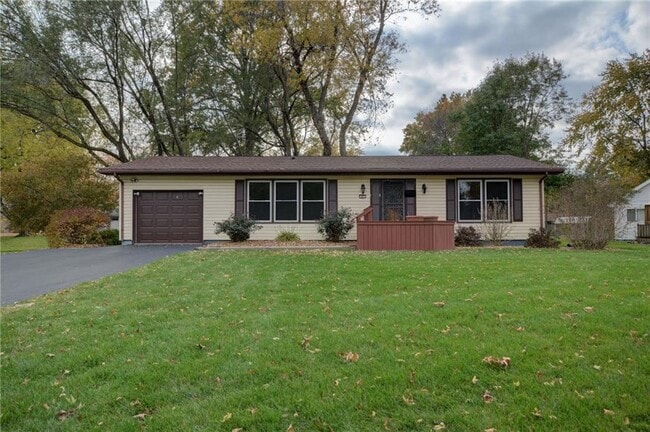 Primary Photo - 51 Larry Dr