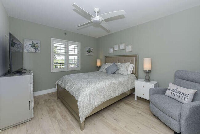 Building Photo - 275 Palm Ave