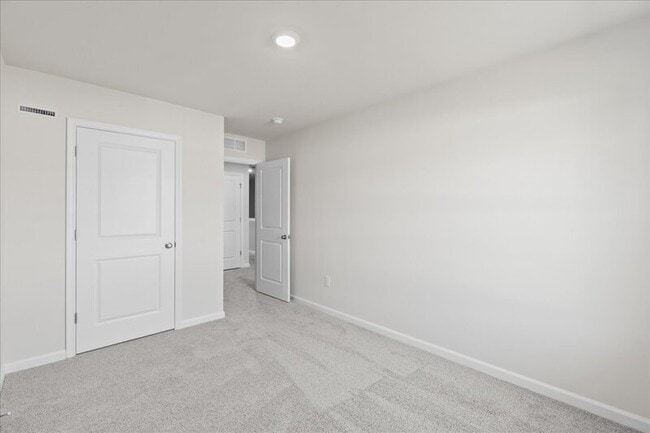 Building Photo - 15 Whaler Dr