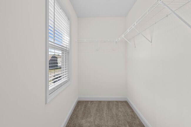 Building Photo - Beautiful Townhome!