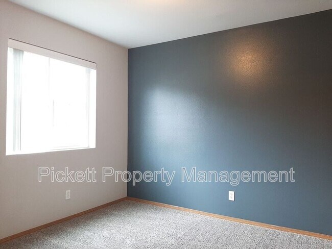 Building Photo - 6272 Alexis Dr NE