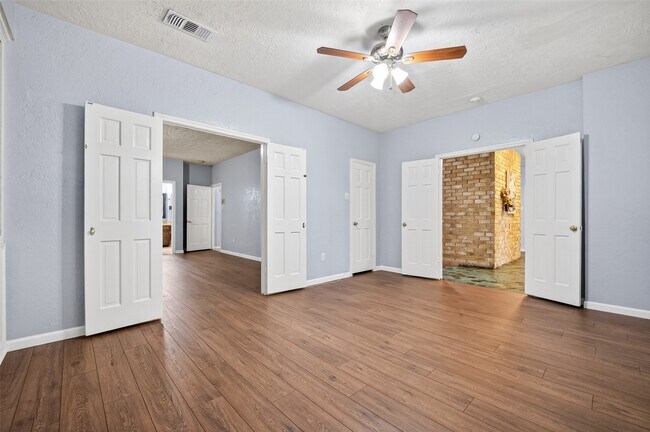 Building Photo - 8103 Oak Moss Dr