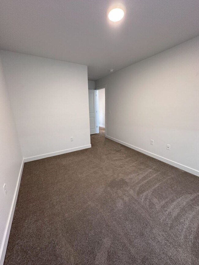 Building Photo - BEAUTIFUL 3-BEDROOM 2.5 BATH TOWNHOME FOR RENT