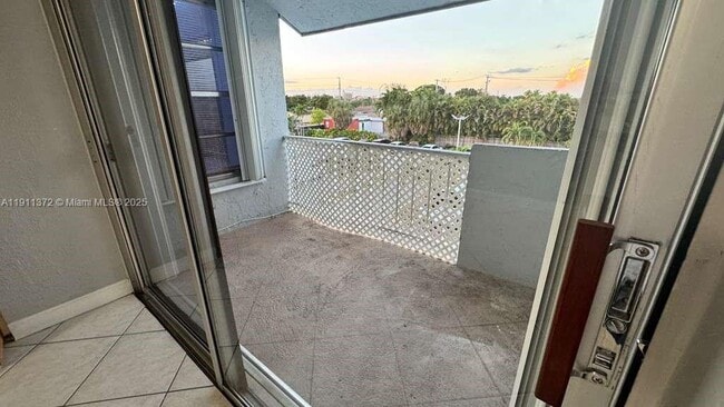 Building Photo - 6195 W 18th Ave