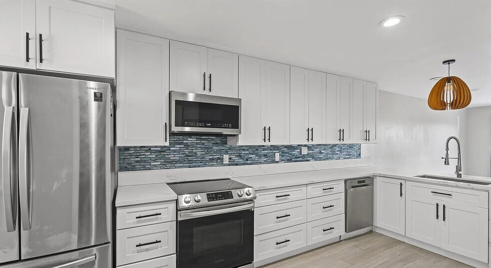 Building Photo - 1111 Seacoast Dr