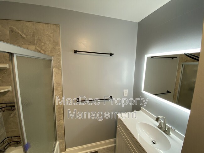 Building Photo - 219 Butternut Dr