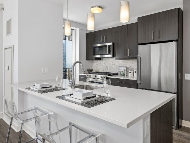 Building Photo - 511 N McClurg Ct