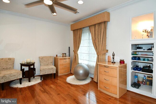 Building Photo - 9401 Hickory View Pl