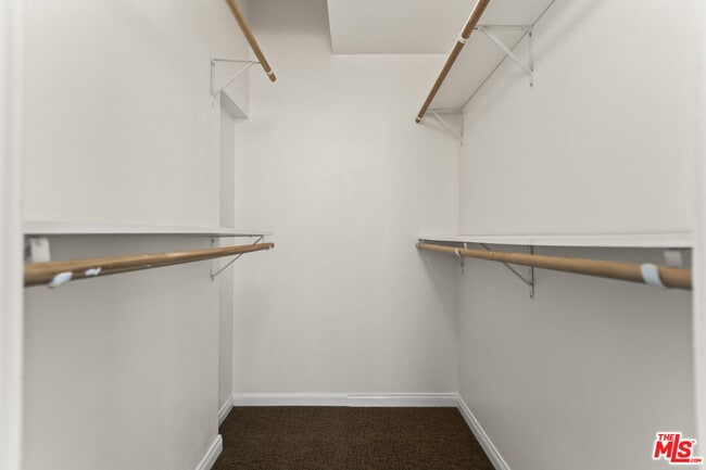 Building Photo - 388 E Ocean Blvd