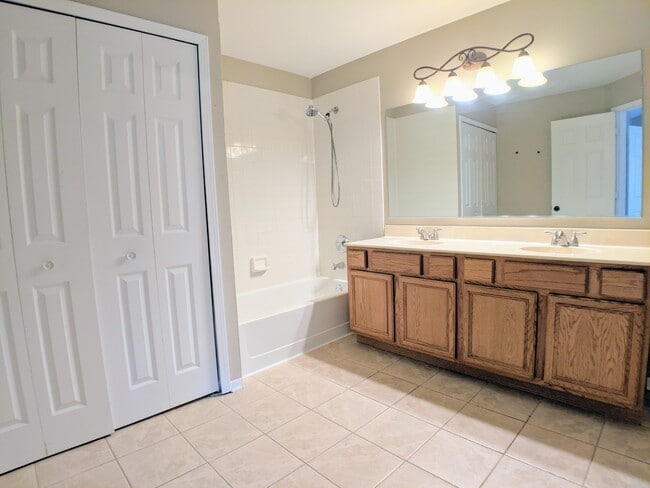 Building Photo - 1504 Thornfield Ln