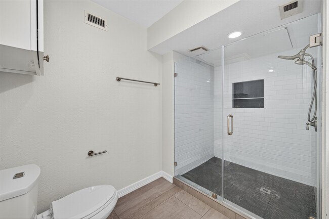 Building Photo - 15638 Empanada Dr