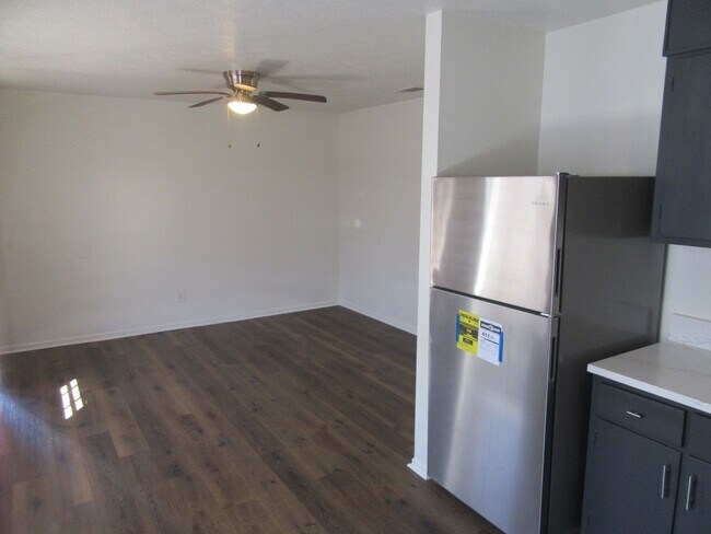 Building Photo - 2814 N Panama Ave
