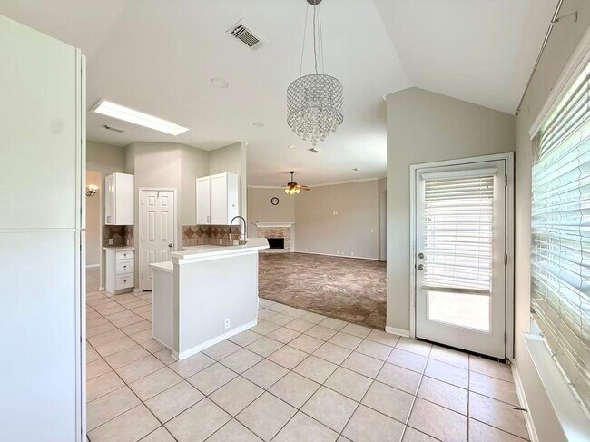 Building Photo - 9006 Sundown Dr