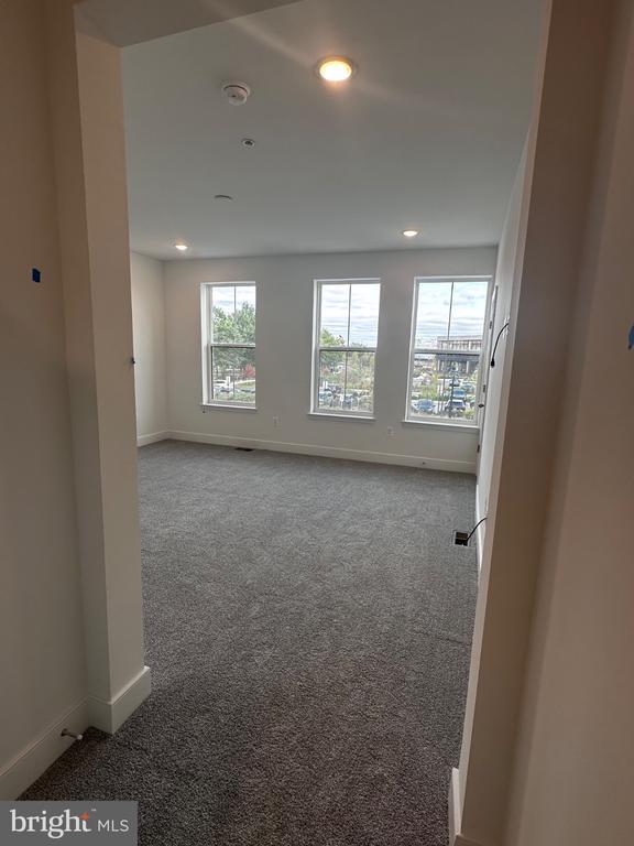 Building Photo - 2504 W Peninsula Dr