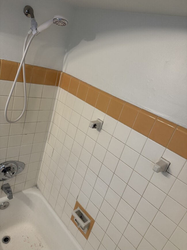 Building Photo - 5752 Bishop St