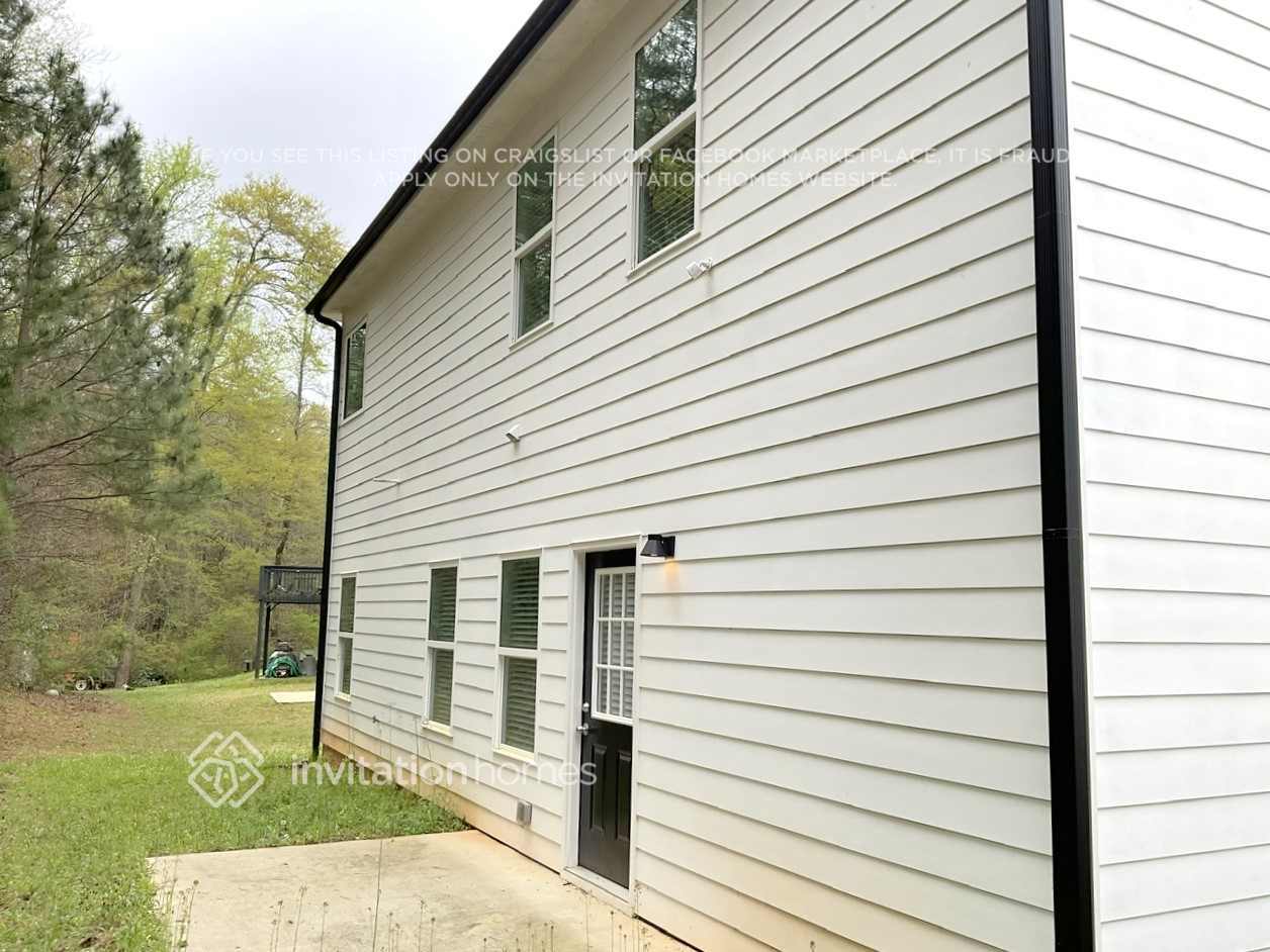 Building Photo - 310 Valley View Dr