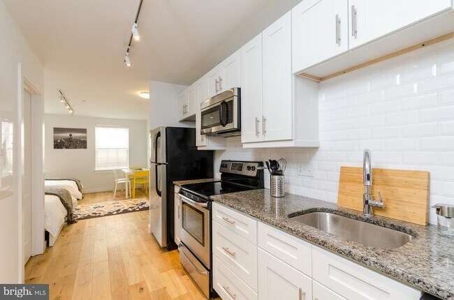 Building Photo - 224 Church St