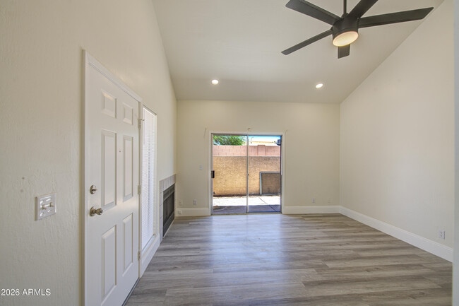 Building Photo - 2019 W Lemon Tree Pl