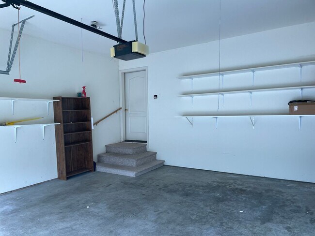 Building Photo - Single Level Useless Bay Home with Bonus Room!