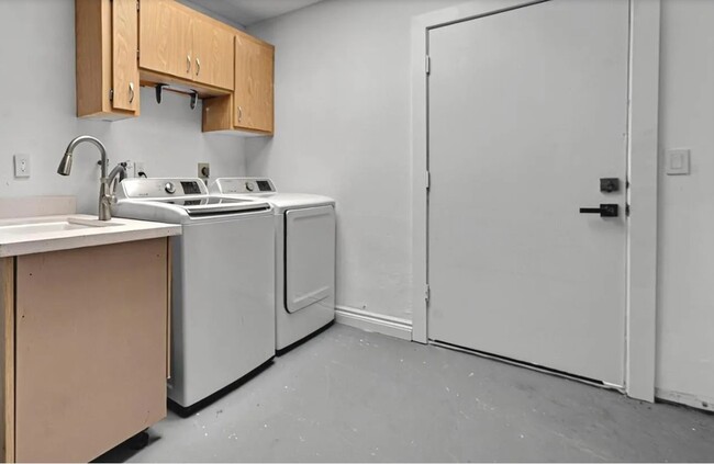 Building Photo - 4031 Coral Hills Dr