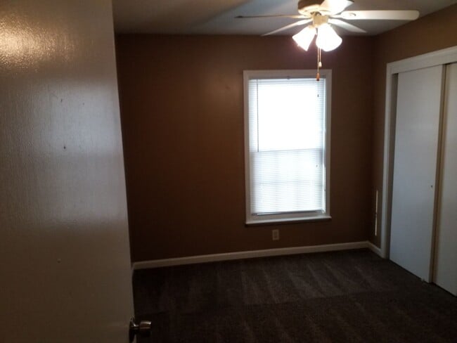 Building Photo - 10013 N Harrison Dr